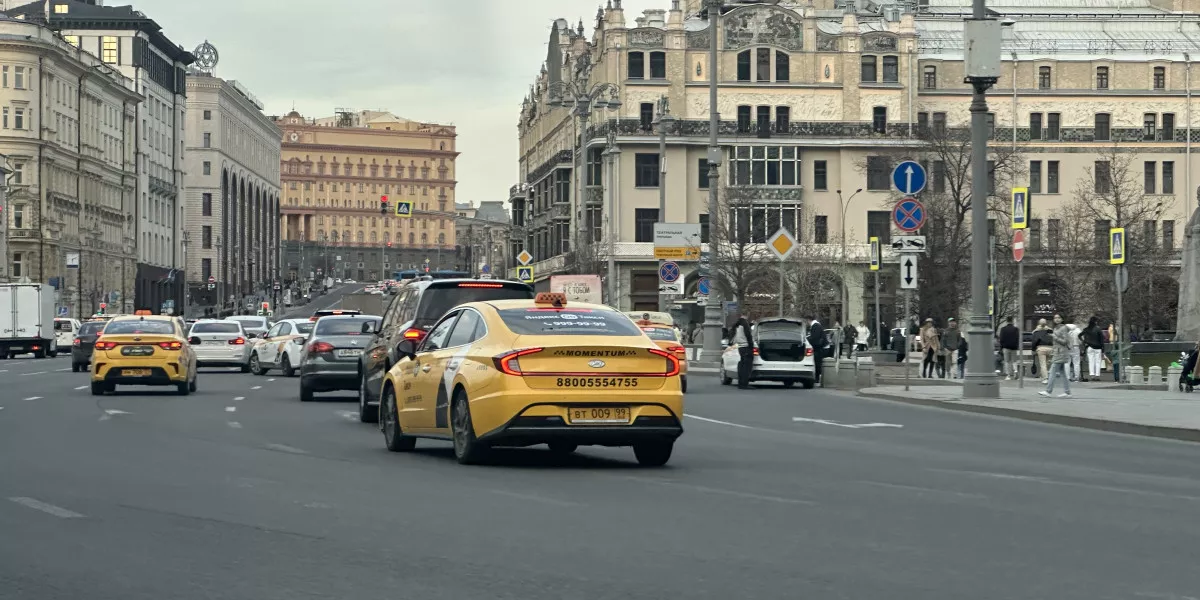 В Госдуме принят закон о требованиях к локализации автомобилей такси